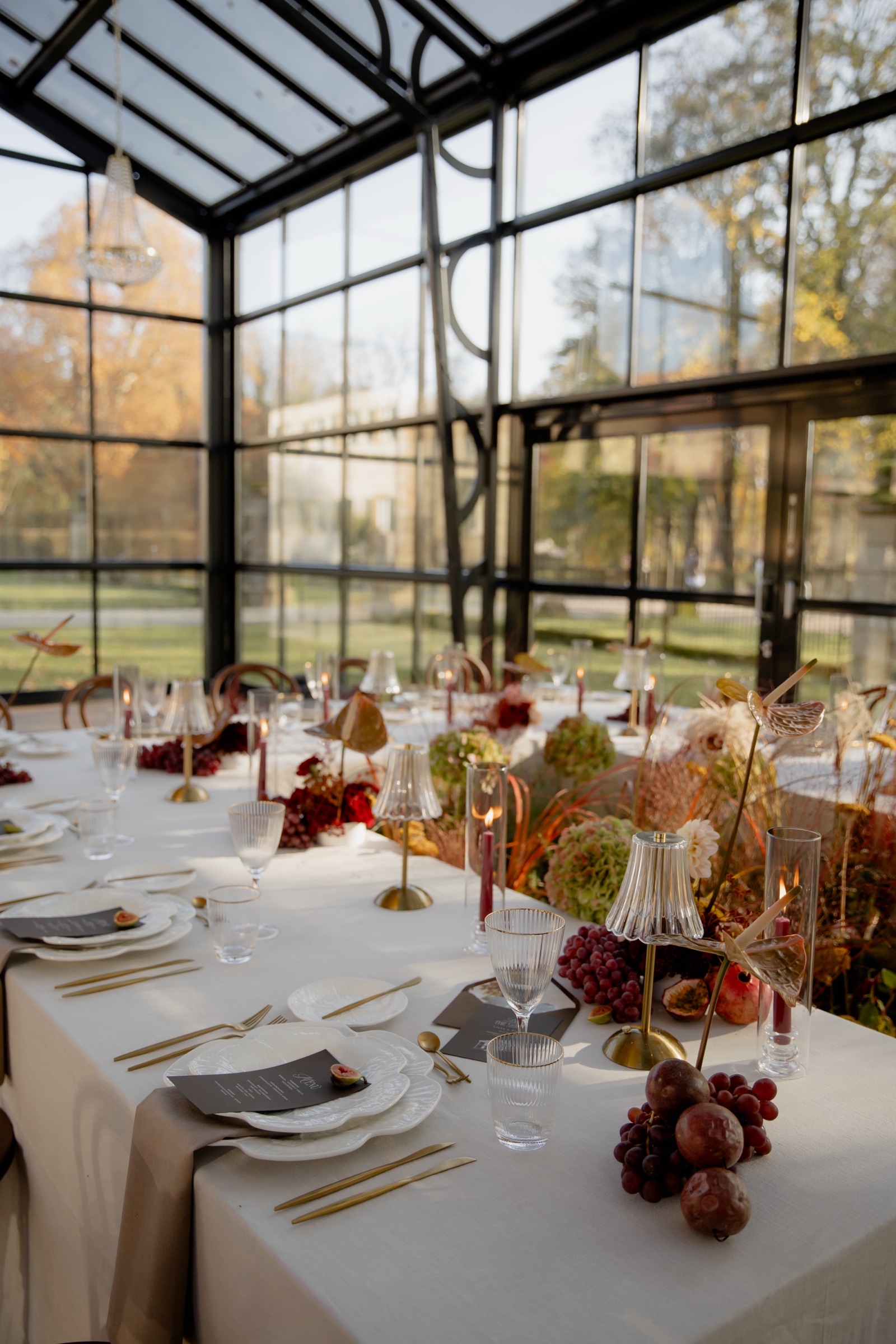 Herbstliche Tafel im Glashaus
